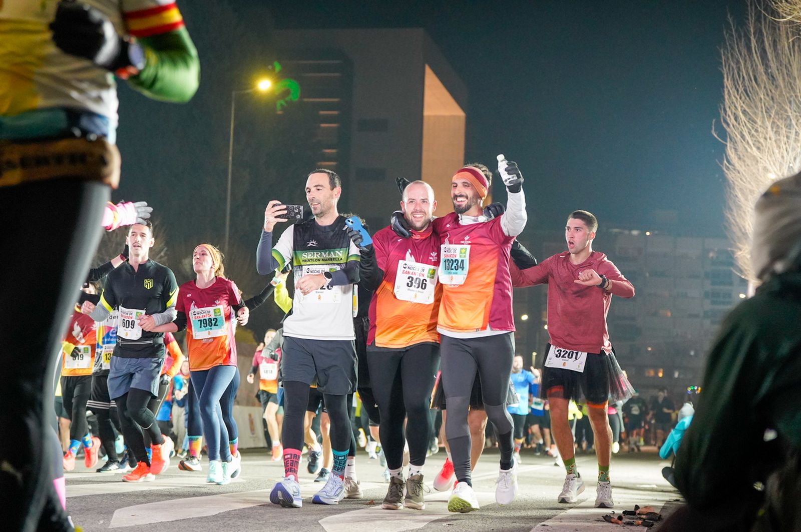 En imágenes: búscate en tu llegada a meta de la Carrera de San Antón 2026 (16)