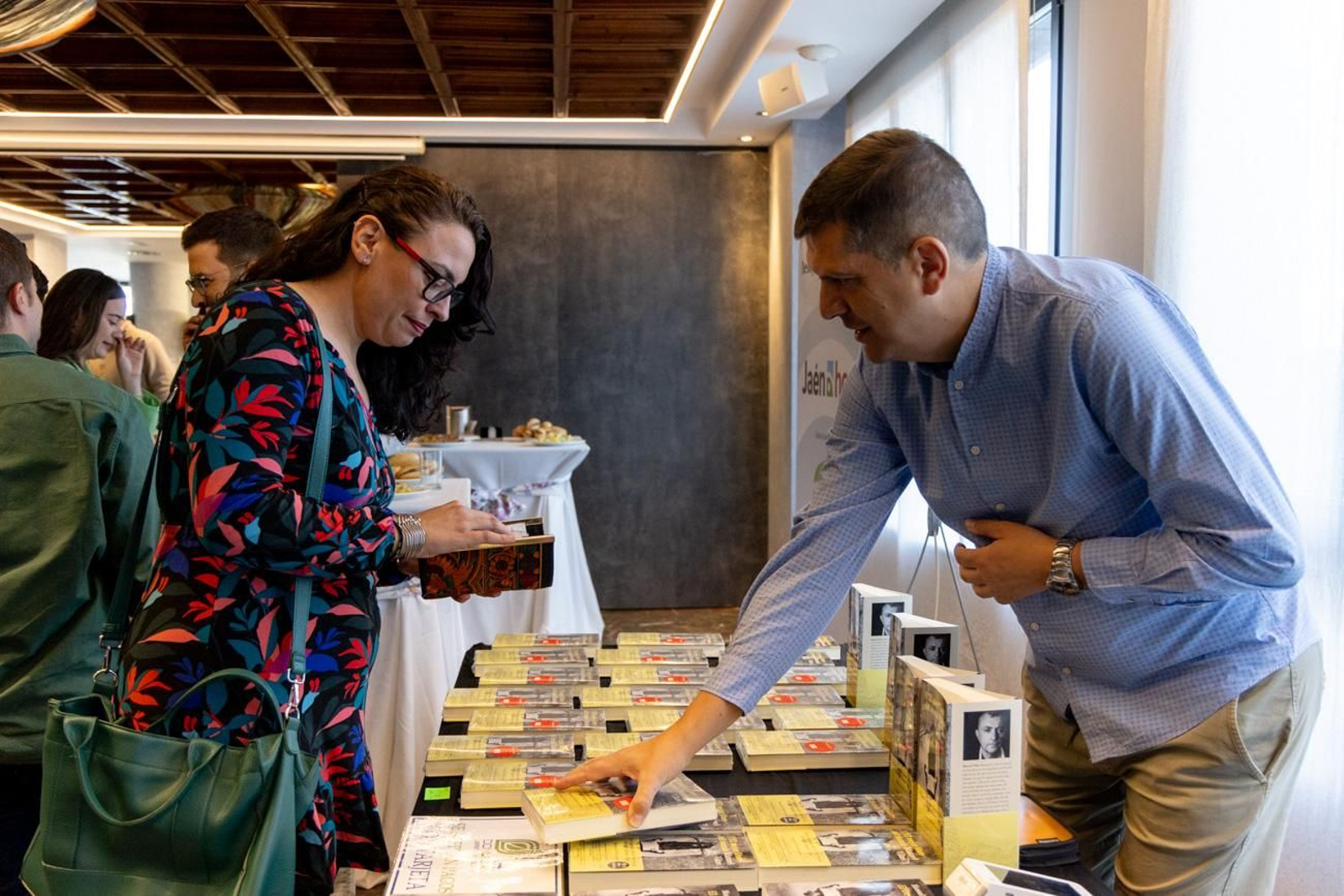 Desayuno y presentación del escritor Manuel Vilas en un encuentro literario dedicado a una de las últimas obras de este autor, 'El mejor libro del mundo'