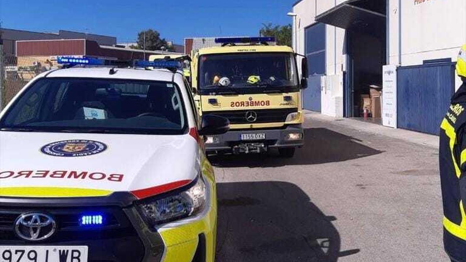 Los efectivos acudieron en cuatro vehículos. Los efectivos acudieron en cuatro vehículos.