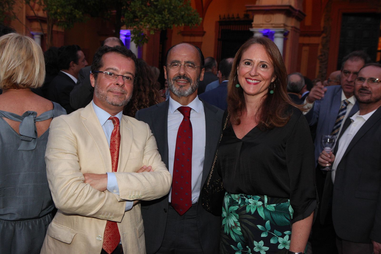 Juan Manuel Marqués, subdirector del Grupo Joly; el socio de Garrigues José Miguel Caballero y Reyes Galiano.