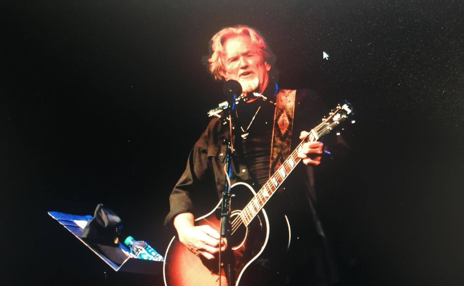 Kris Kristofferson era un excelente compositor, músico y cantante, aparte de actor. Kris Kristofferson era un excelente compositor, músico y cantante, aparte de actor.