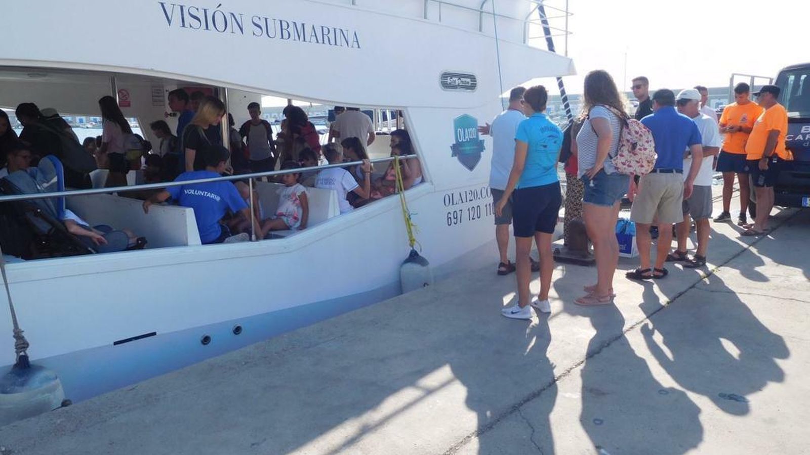 Los chicos y chicas de ANDA pudieron dar un paseo en el barco turístico OLA