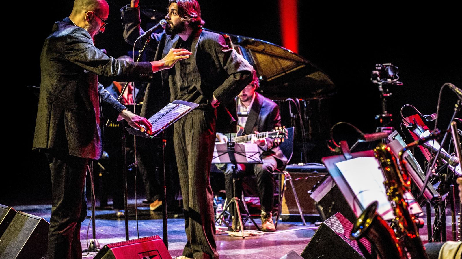 Salvador Sobral y Miguel Ángel López, director de la Big Band