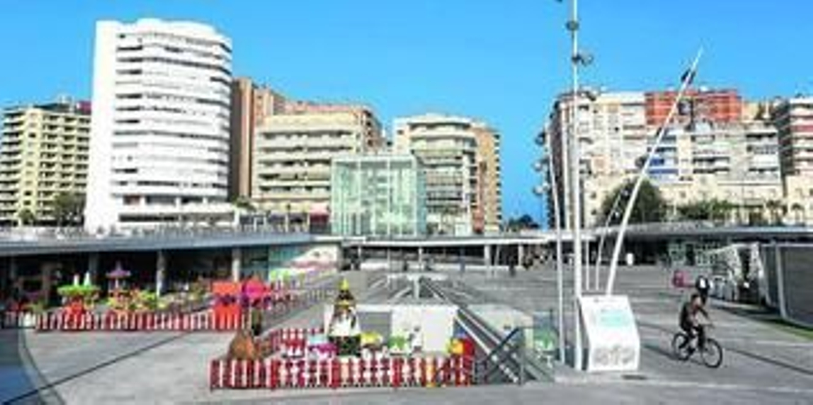 La esquina de los muelle uno y dos del puerto, con el cubo en el centro.