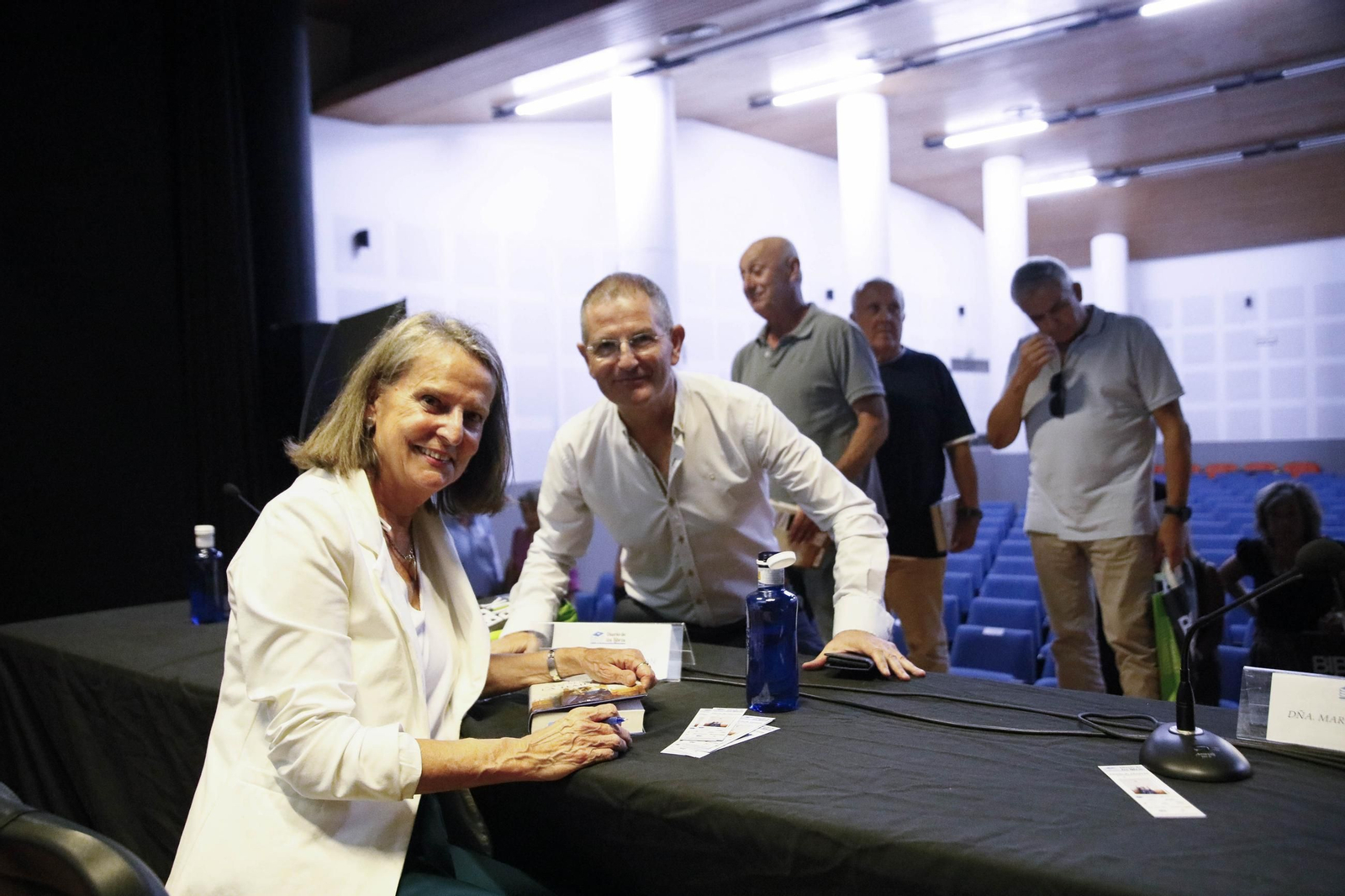 Las imágenes del diario de los libros con Isabel San Sebastián