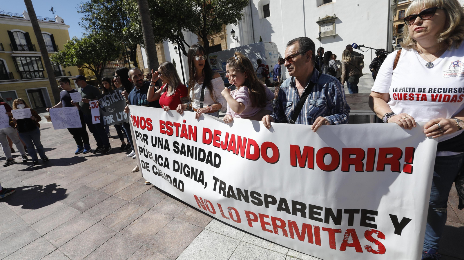 Las fotos de la concentración por la muerte de Lydia,  la niña nacida de forma prematura