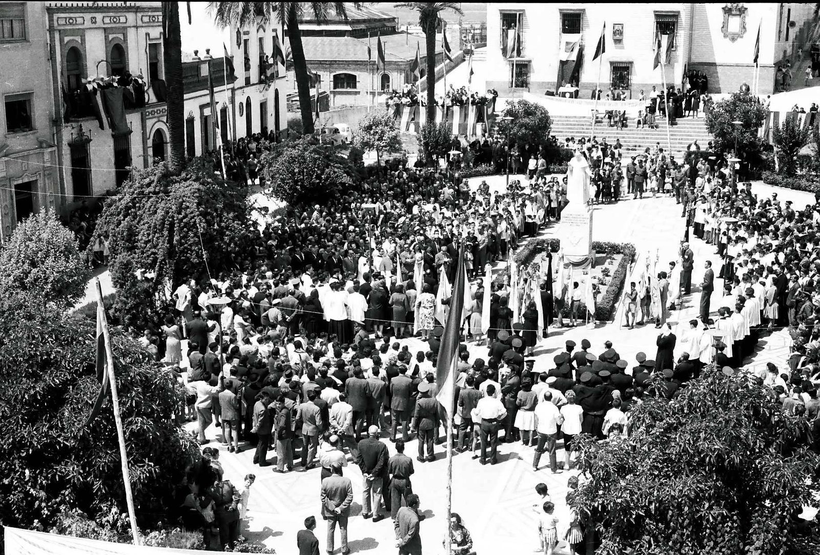 Inauguración del monumento a Manuel González, en 1961