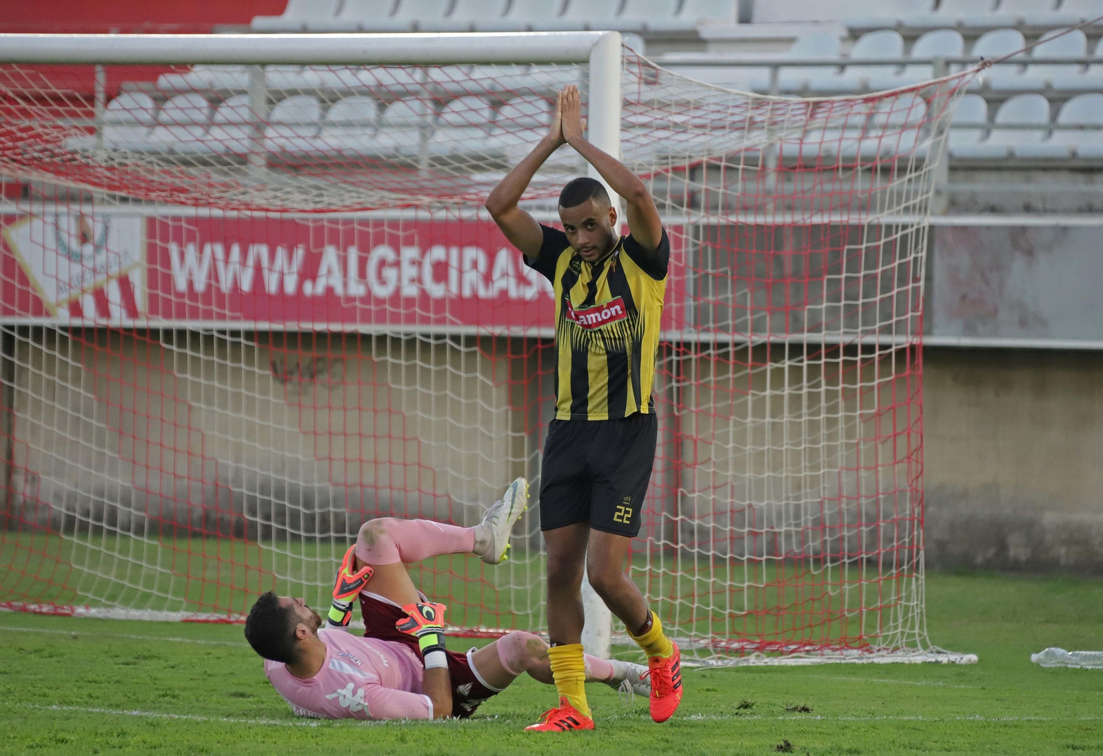 El exalbirrojo Pablo Ganet pide perdón tras marcar en el Nuevo Mirador.