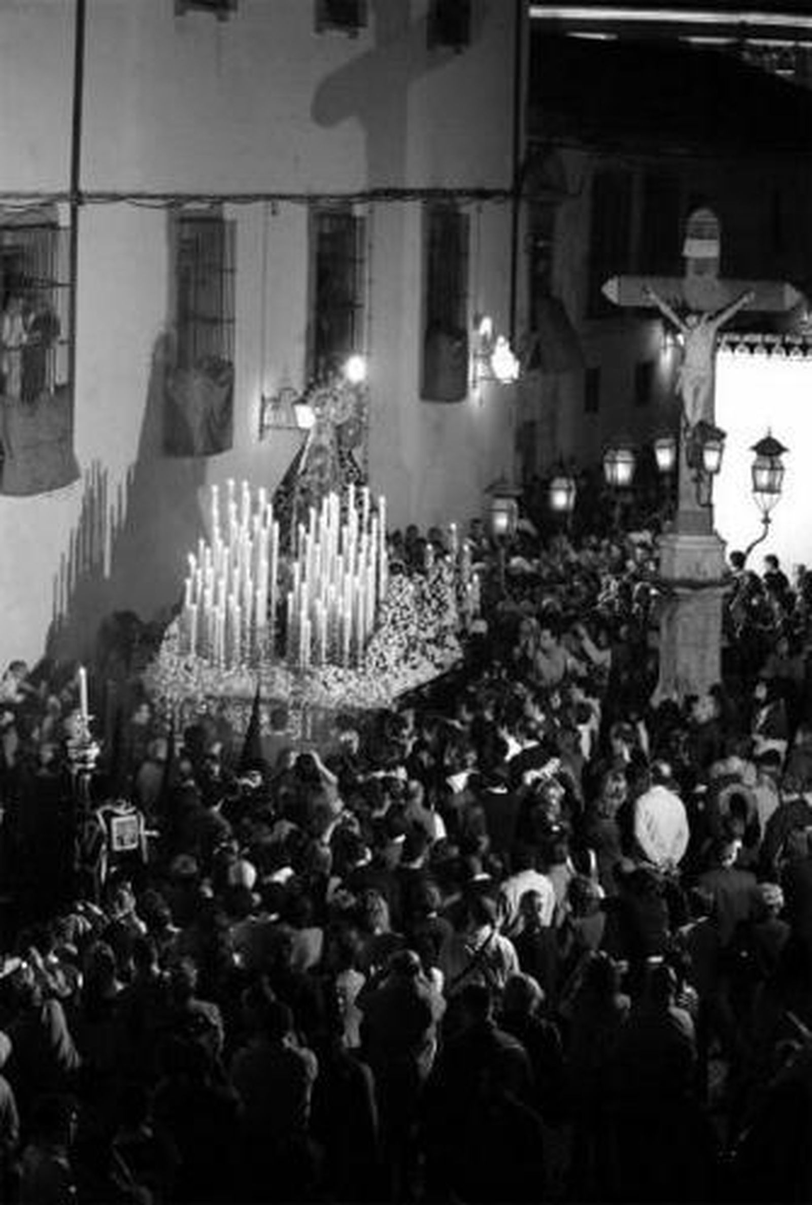 Los Dolores, en su salida del Capuchinos.