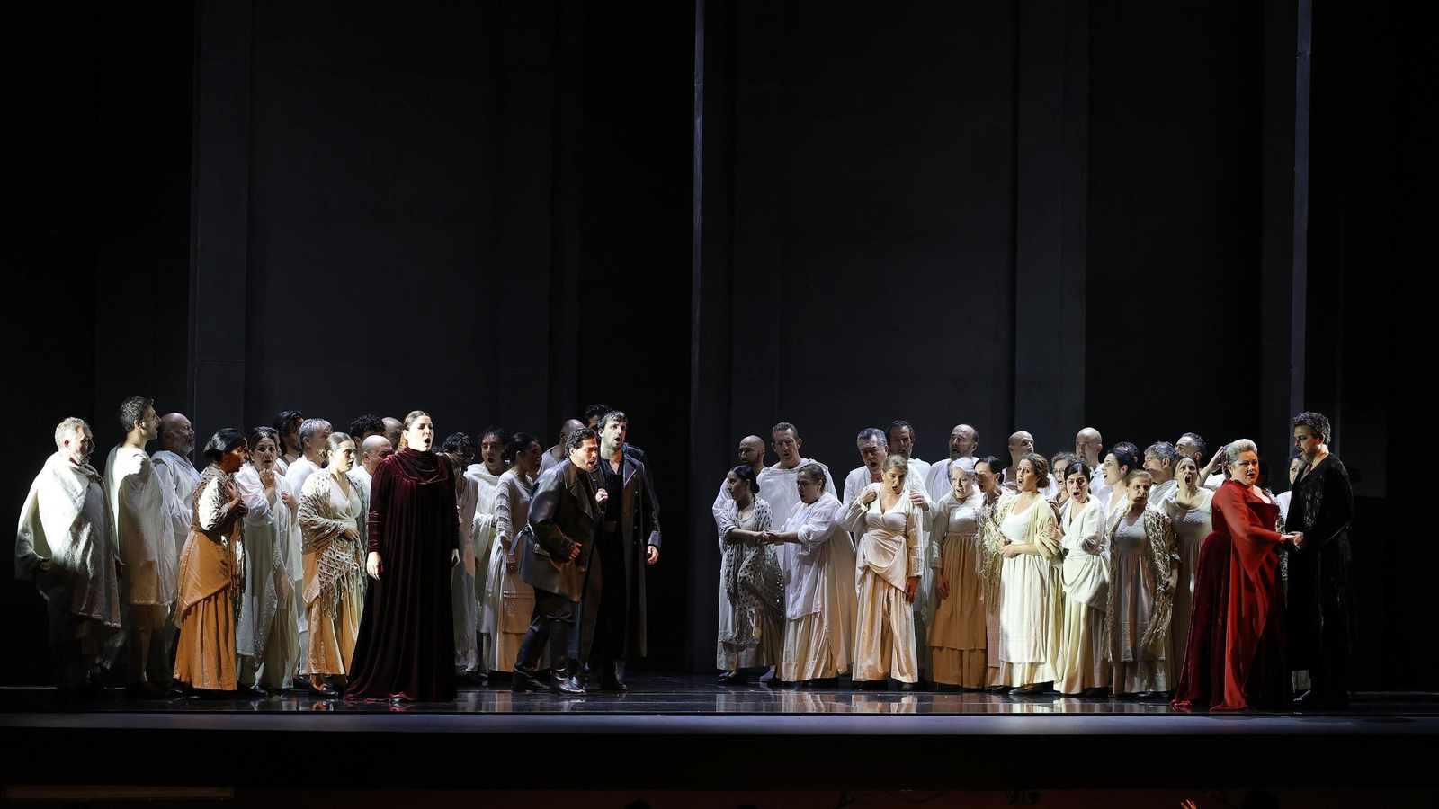 Imágenes de la ópera Macbeth en el Teatro Villamarta de Jerez