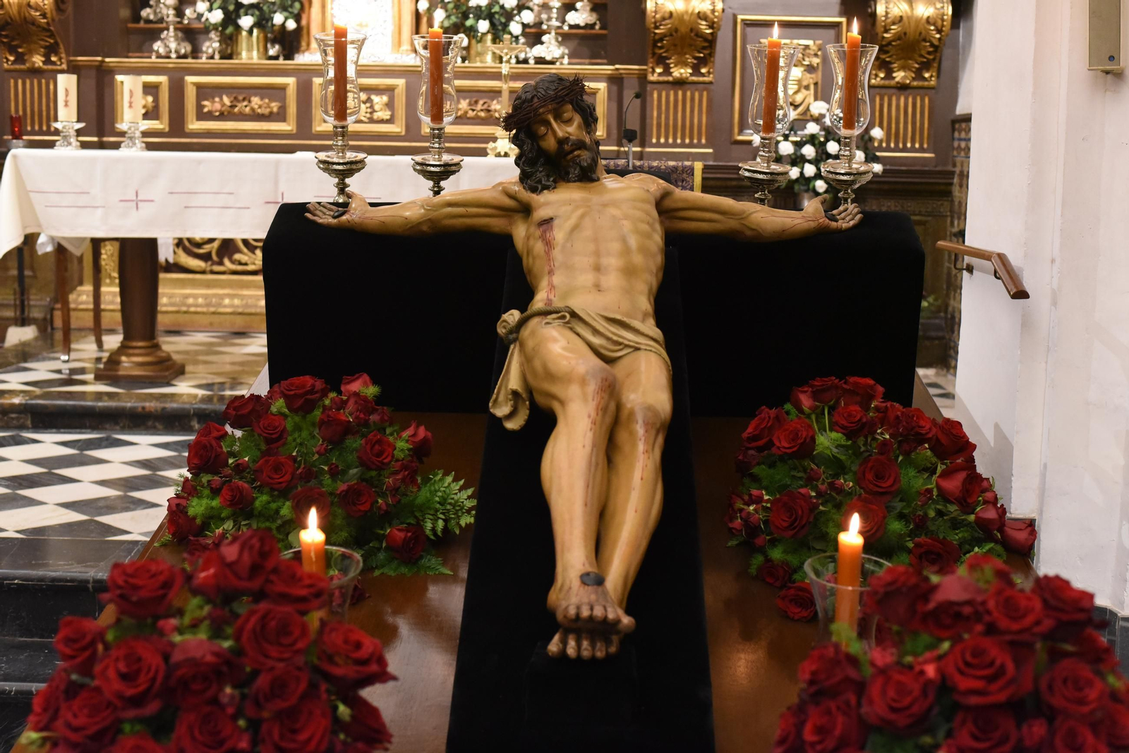 Las mejores imágenes del vía crucis del Cristo de la Clemencia en Córdoba