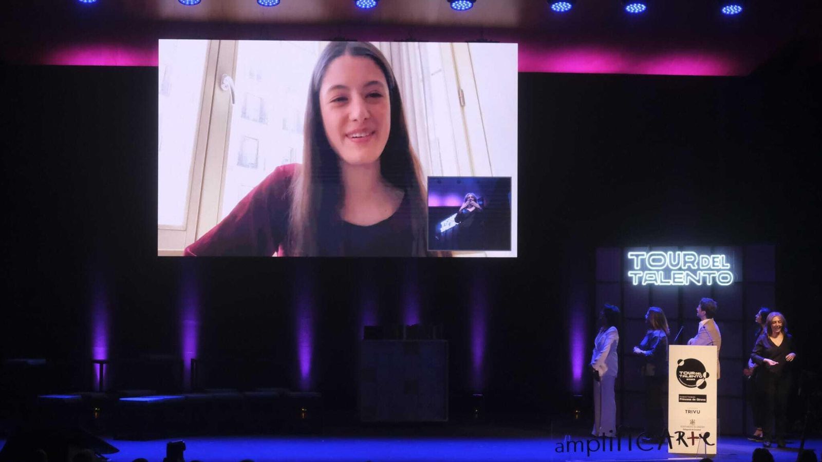 La violinista se ha conectado 'online' para agradecer el premio.