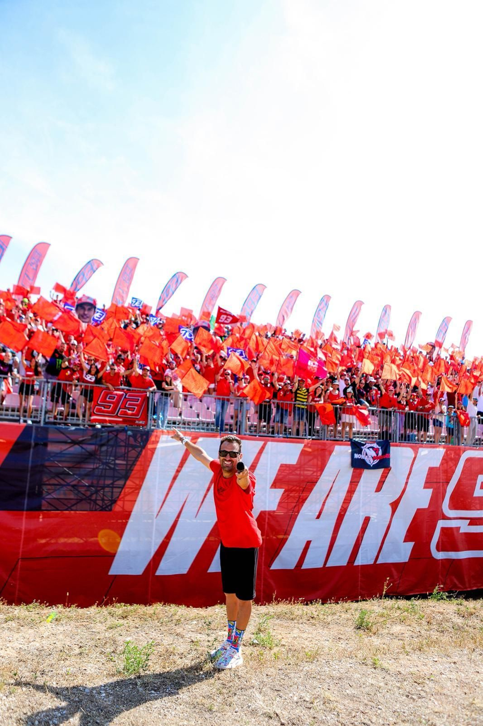 Pepe Yepes durante una carrera de Marc Márquez