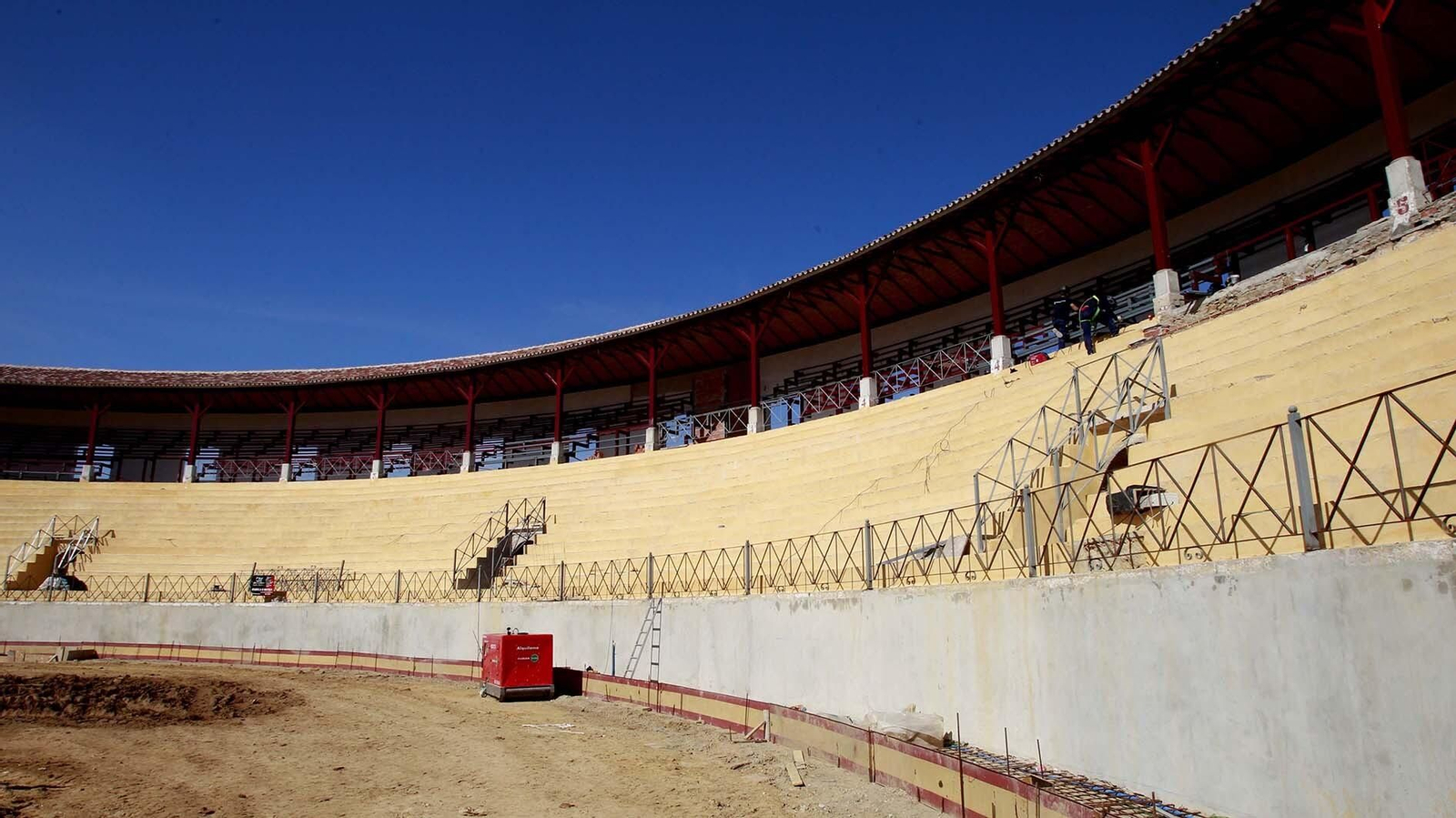 Las fotos de las obras de la plaza de toro de la Línea