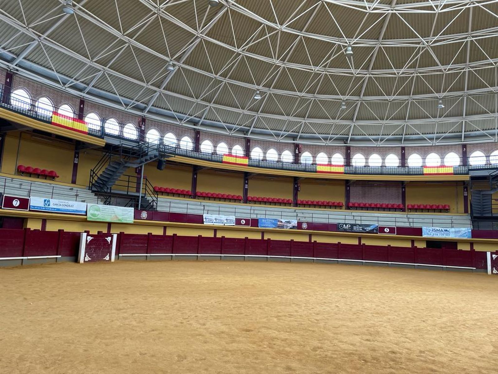 La plaza de toros cubierta de Alba de Tormes.