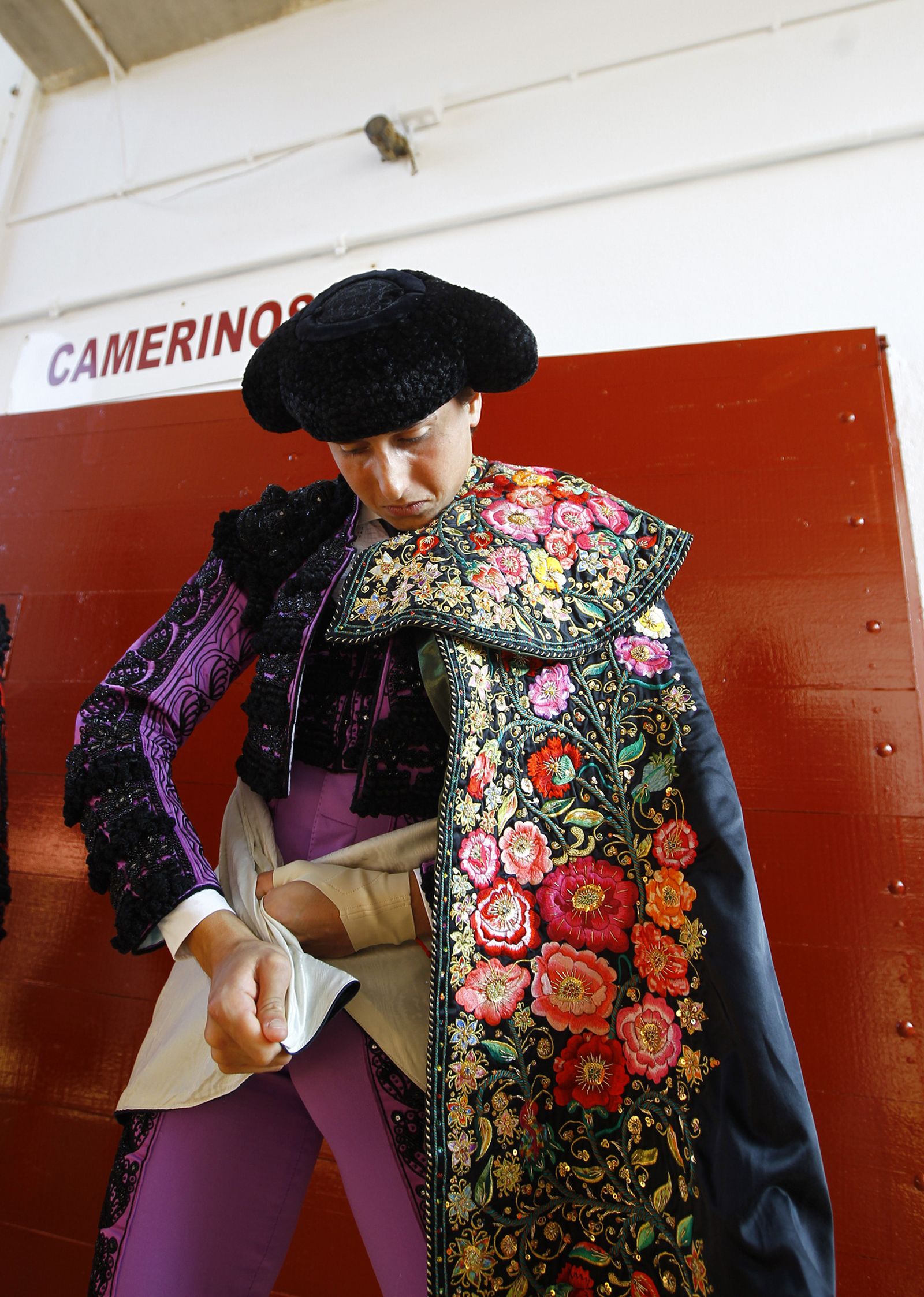 Fotogalería corrida de toros. Cayetano Rivera, Paco Ureña y Roca Rey. Roquetas de Mar.