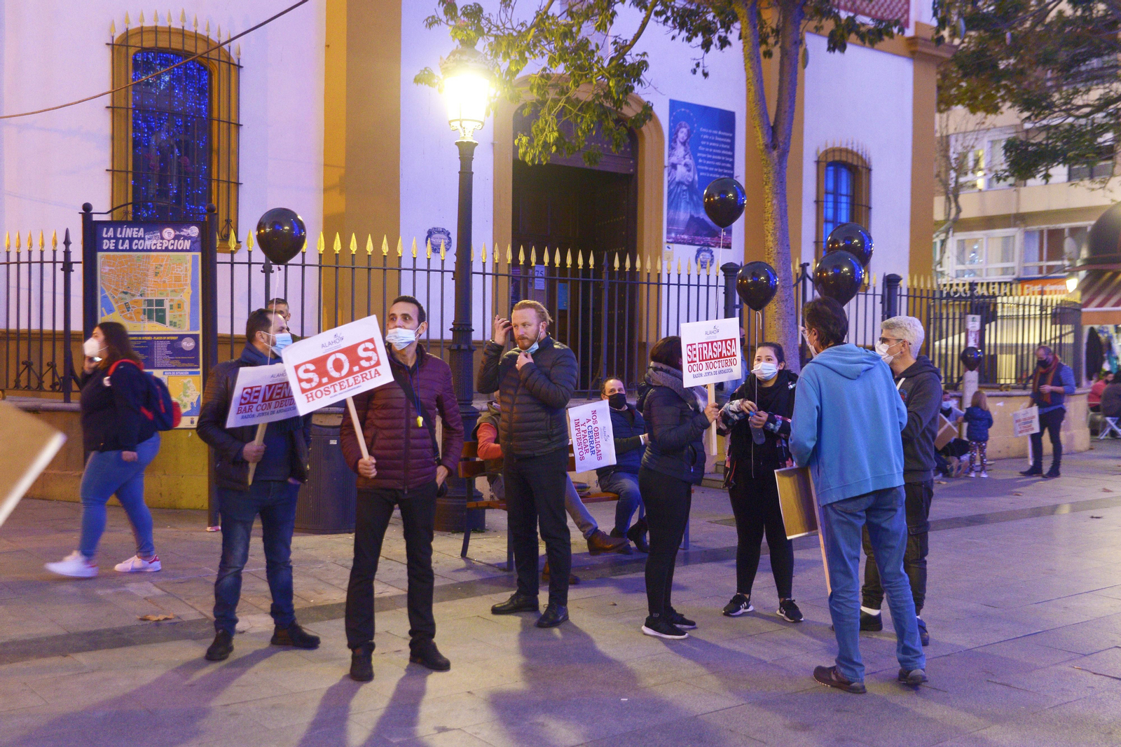 Fotos de la concentracíon de los hosteleros de La Línea