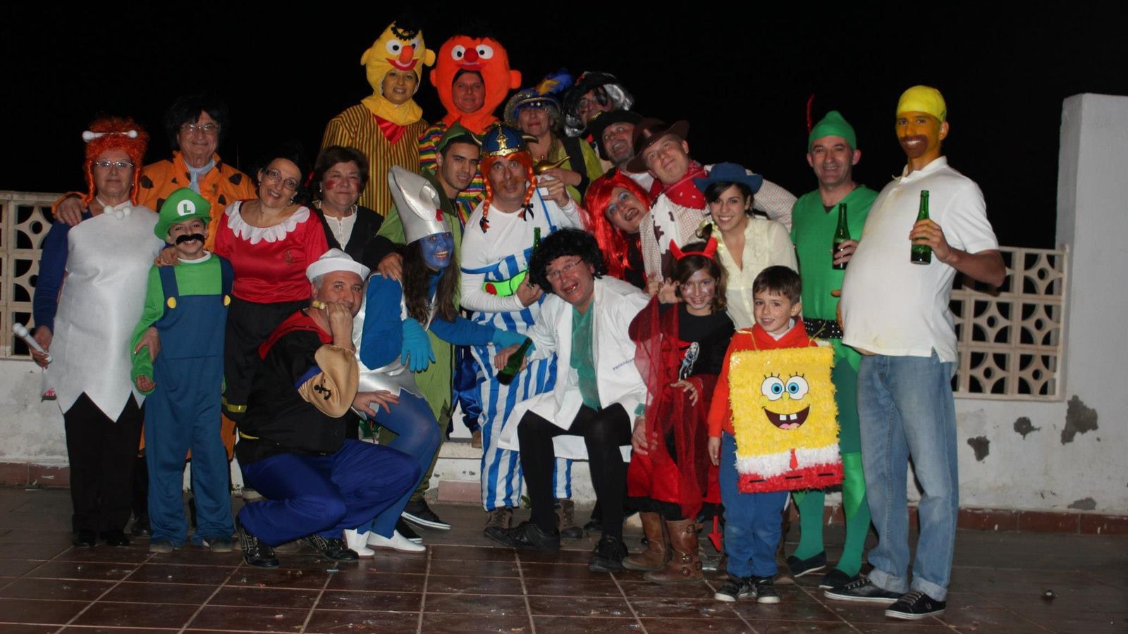 Junto a buena parte de su familia en una fiesta de carnaval