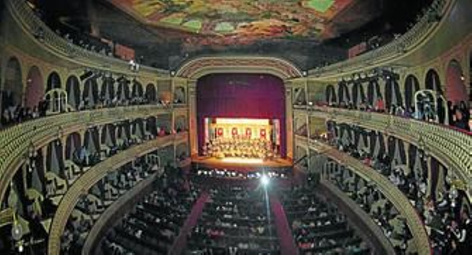 Vista del Gran Teatro Falla durante una actuación del COAC.