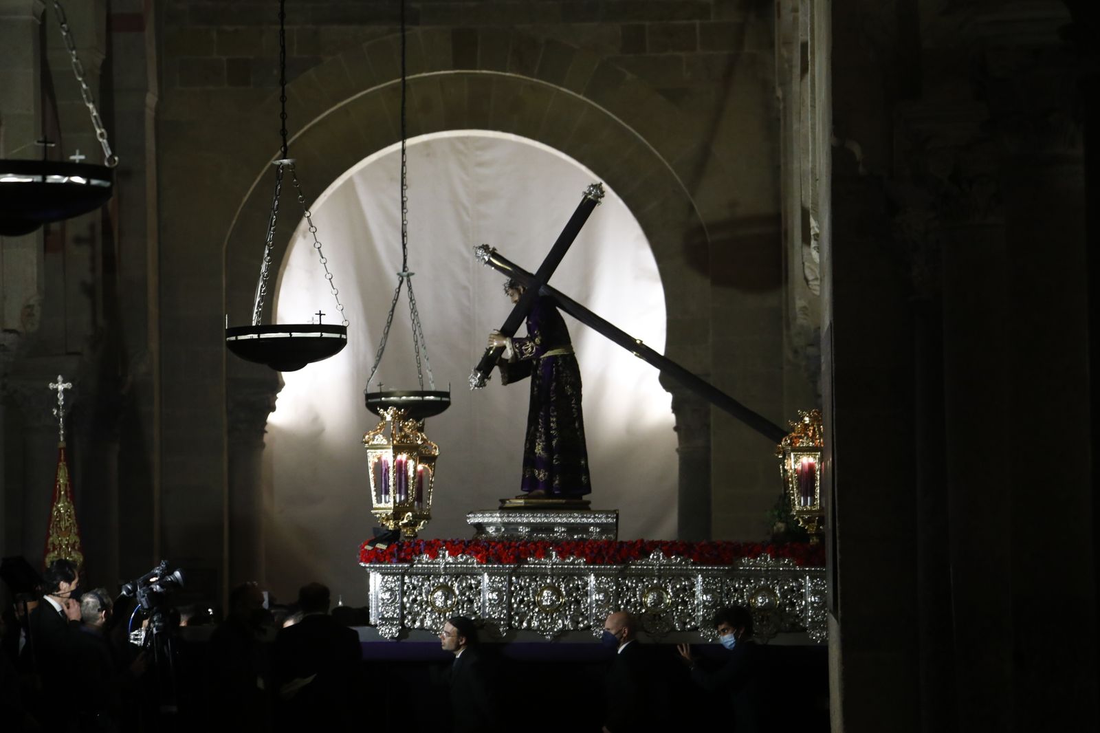 El vía crucis de las hermandades de Córdoba con el Señor del Calvario, en imágenes