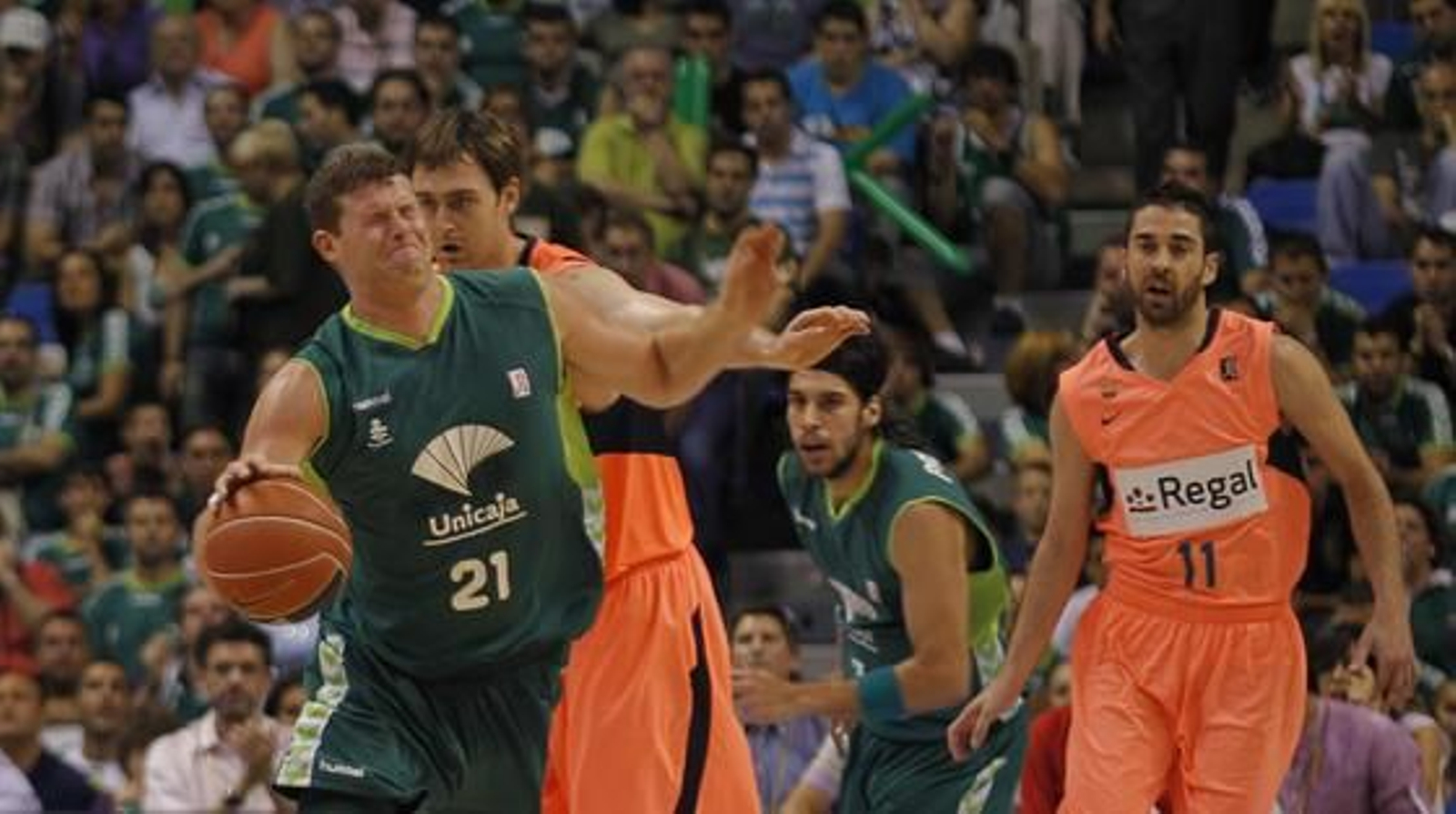 Unicaja cae eliminado de los play-off de la ACB en semifinales ante el Barcelona. / Sergio Camacho
