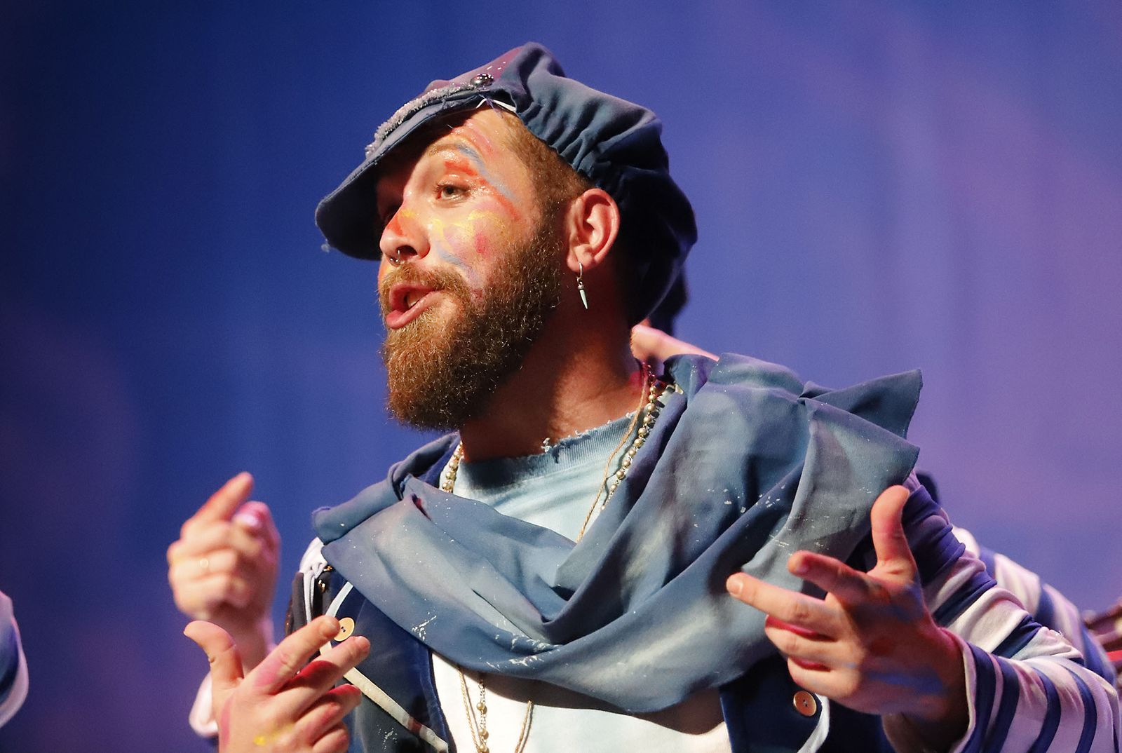 Imágenes de la actuación de la comparsa de Alcalá de Guadaíra Padre Nuestro en el Carnaval Colombino