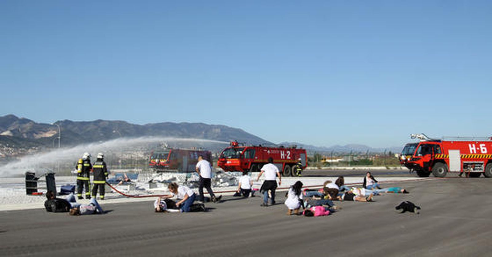 Simulacro de accidente en el aeropuerto de Málaga en el que participaron unas 200 personas 

Foto: Migue Fernández