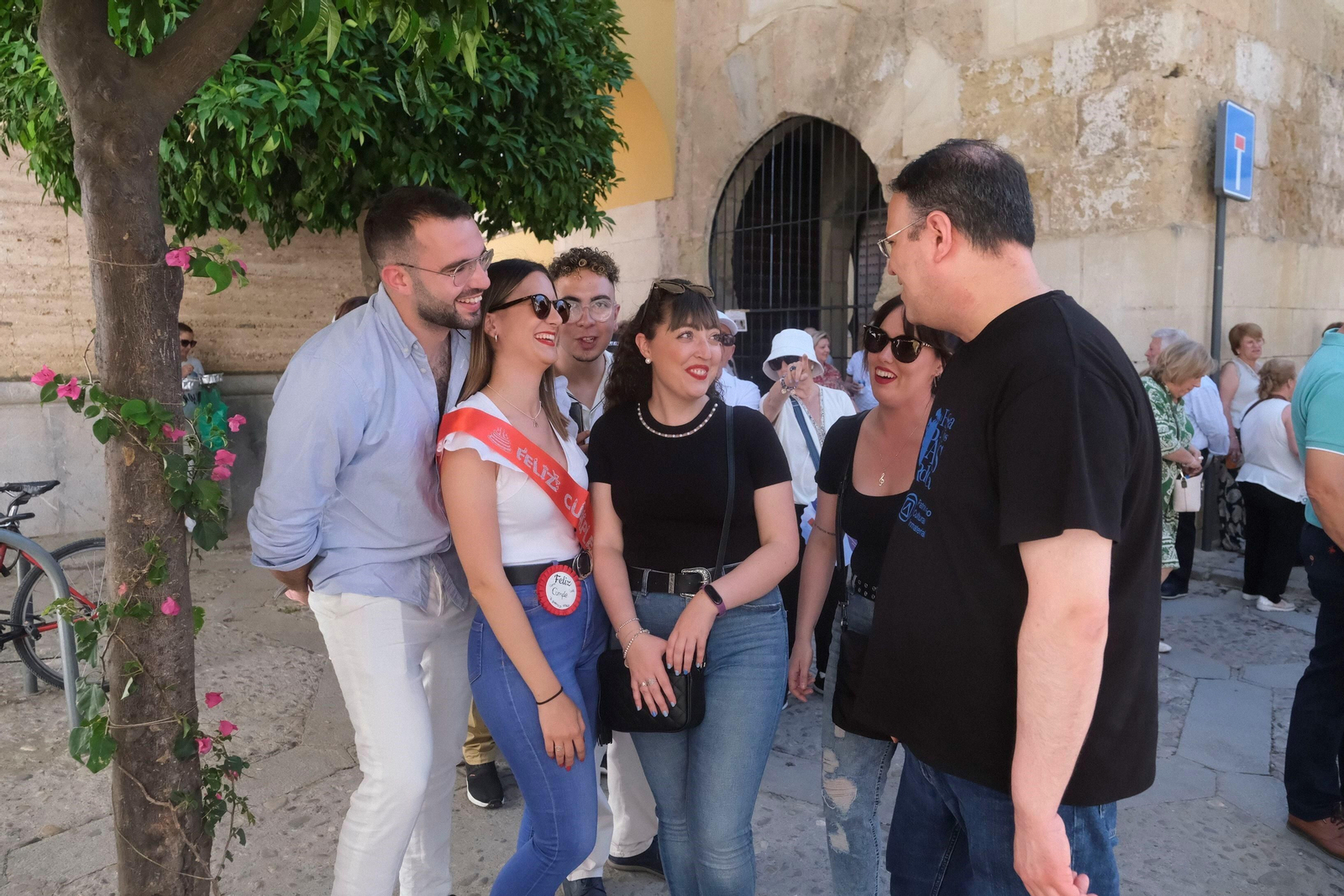 Los Patios de Córdoba se llenan de turistas en su primer fin de semana, en imágenes