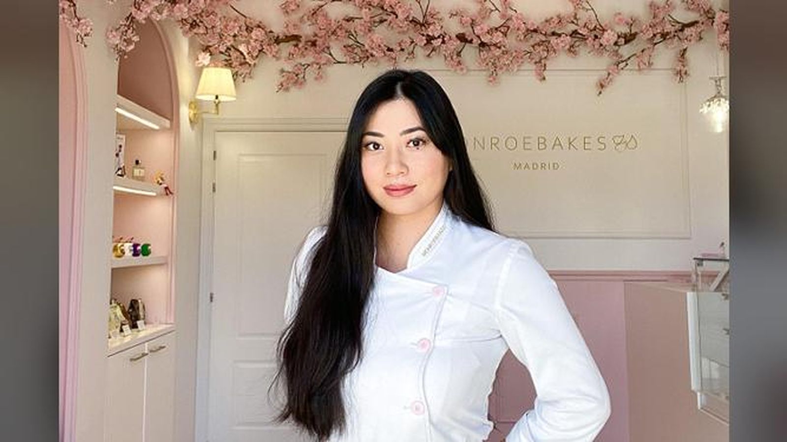 La pastelera Noelia Tomoshige en su local de Madrid, Monroebakes.