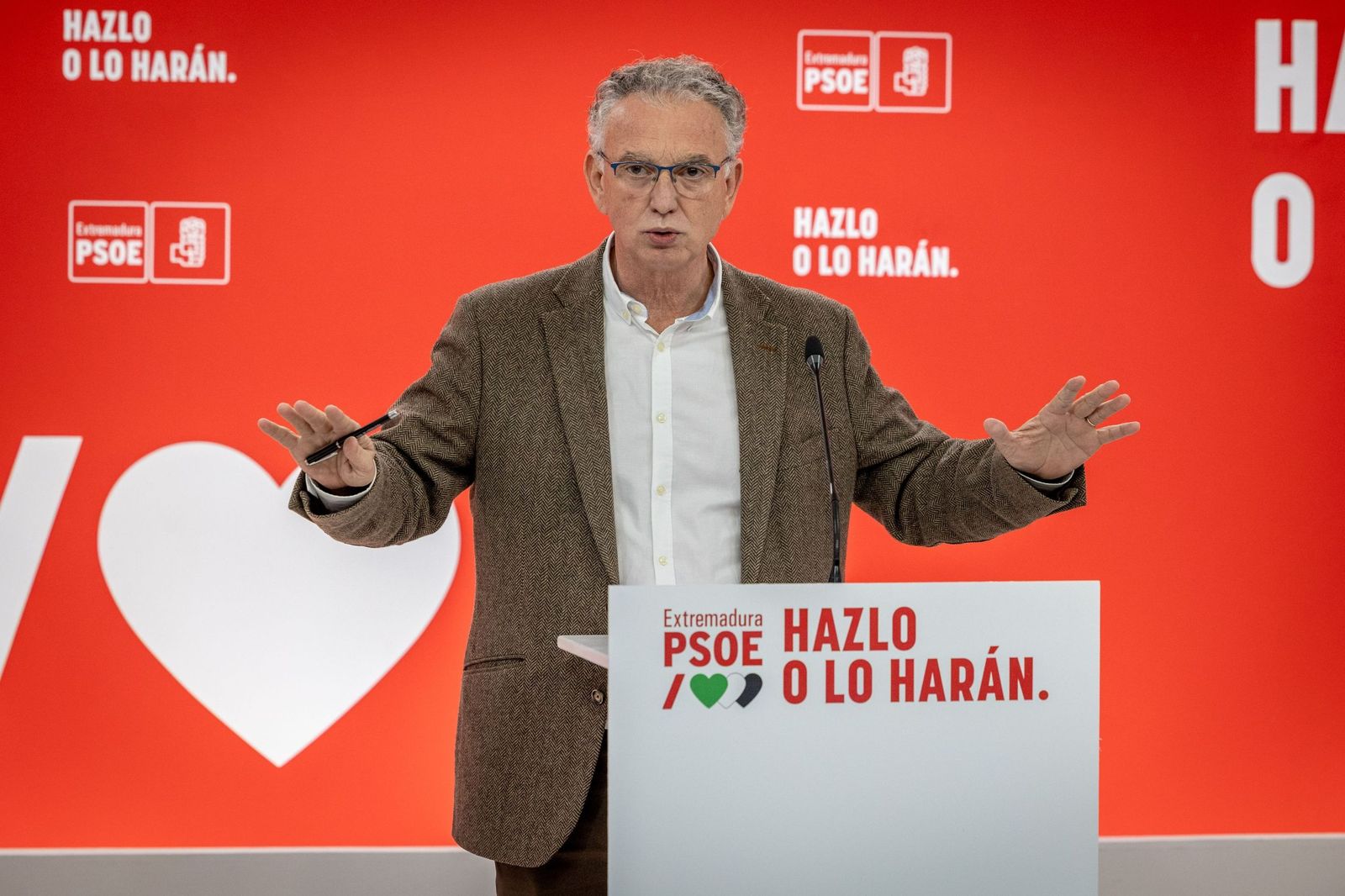 El presidente de la gestora del PSOE de Extremadura, José Luis Quintana.