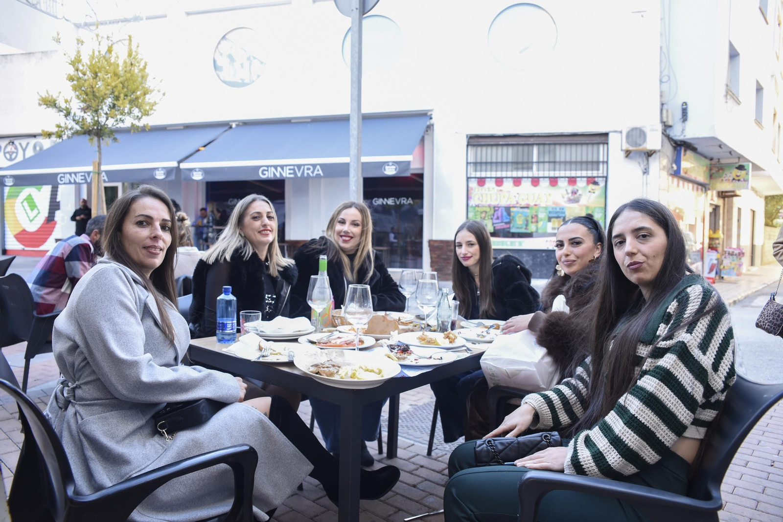 Búscate en las fotos del tardeo en el Día de la Constitución en La Línea
