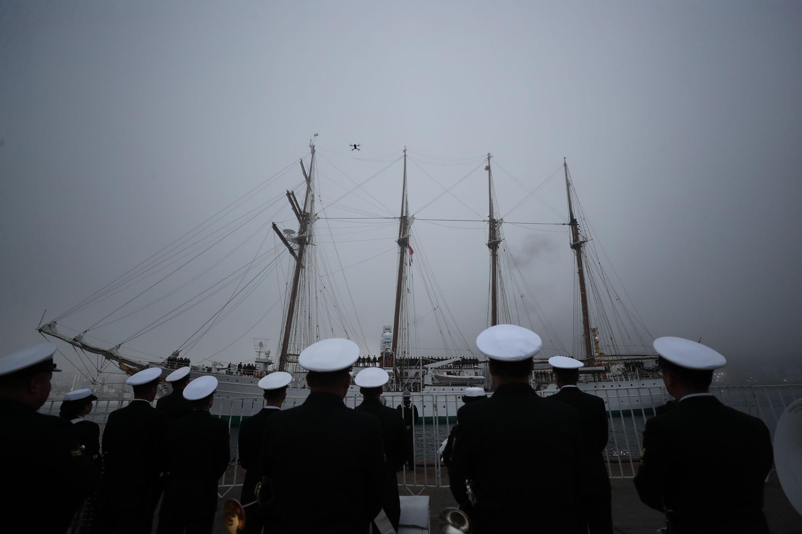Las imágenes de la llegada del 'Elcano y la Princesa Leonor a Valparaíso