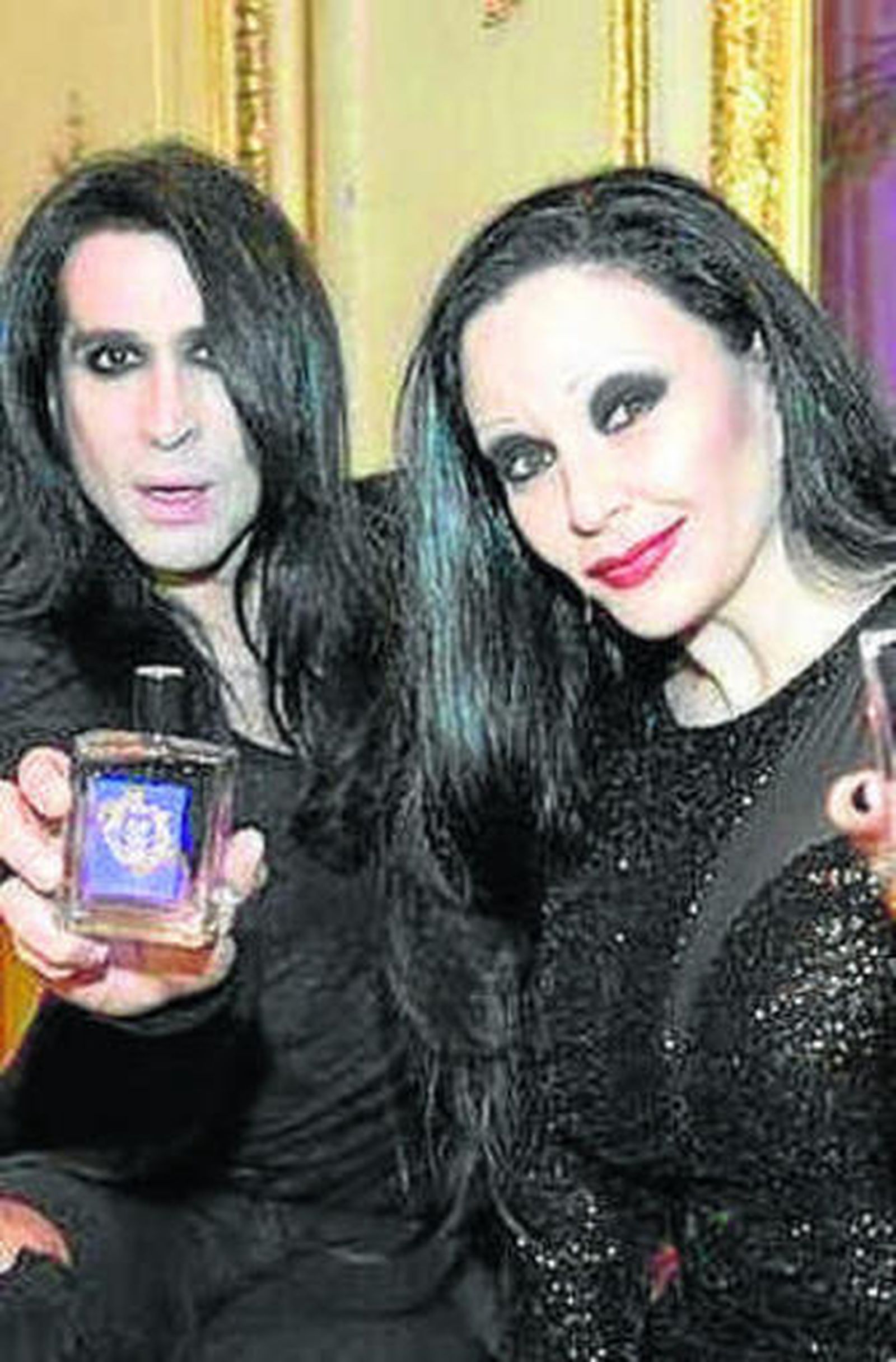 Alaska y Mario presentan sus propios perfumes
