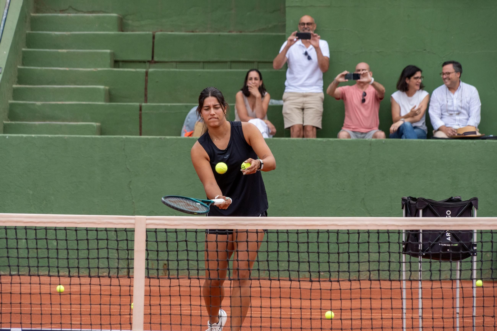 Imágenes del Clinic con Paula Badosa, Jessica Bouzas y los alumnos de la escuela del Real Club Recreativo de Tenis de Huelva  