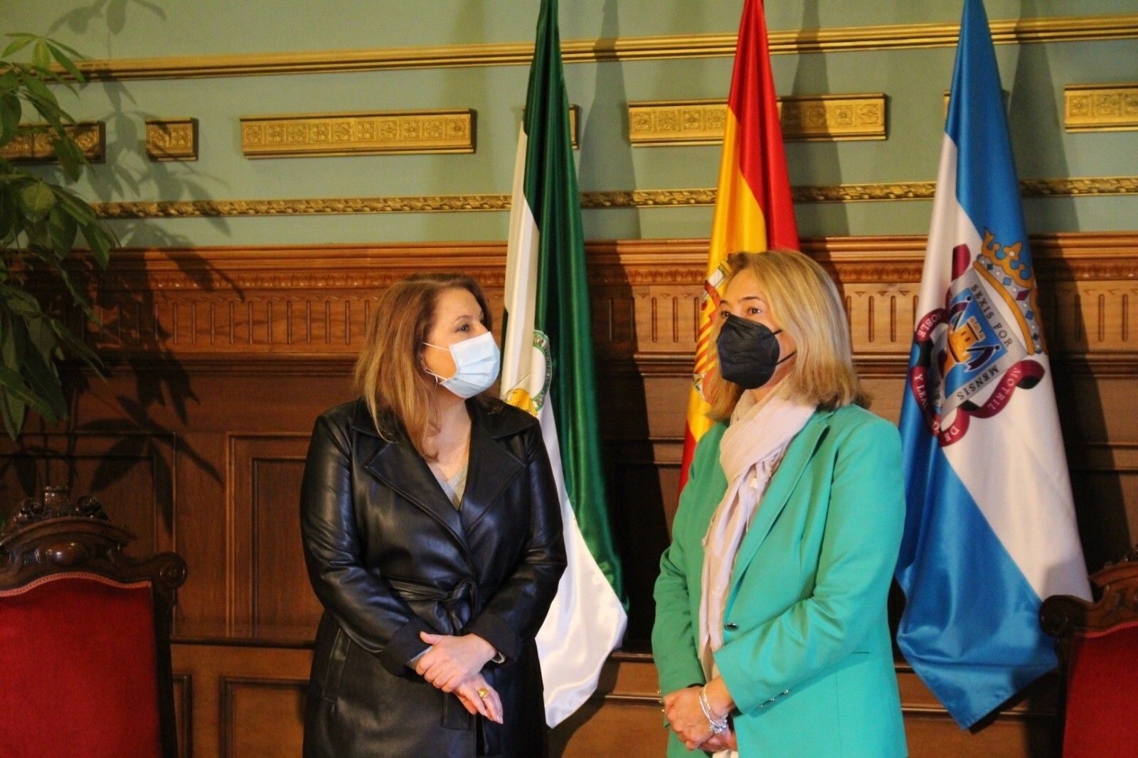 La consejera de Agricultura, Carmen Crespo, y la alcaldesa de Motril, Luisa García Chamorro