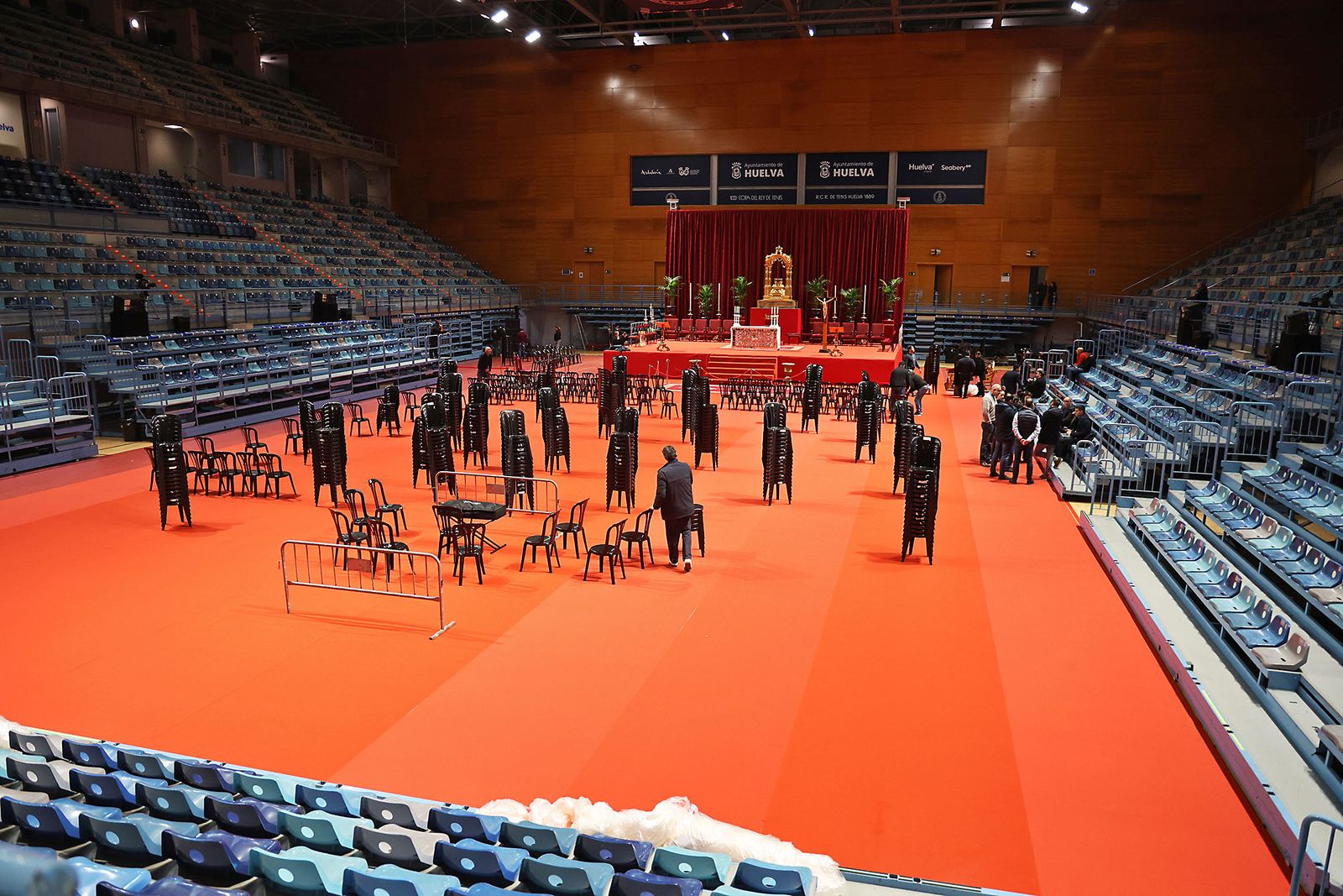 Últimos preparativos para la Misa funeral por las víctimas de Adamuz