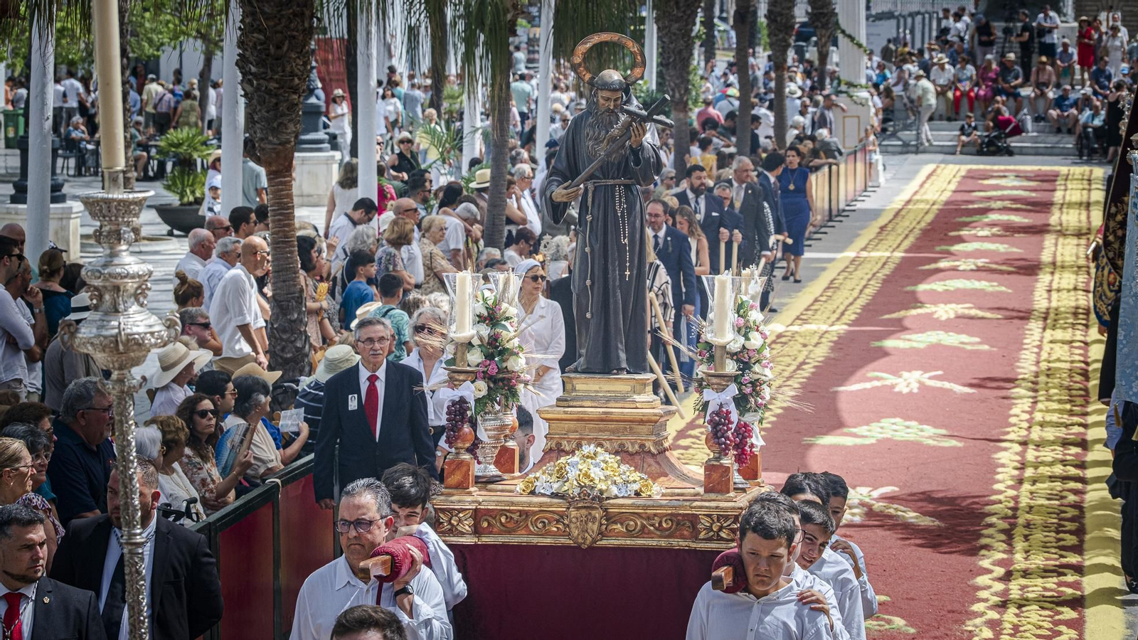 Búscate entre las imágenes del Domingo de Corpus en Cádiz