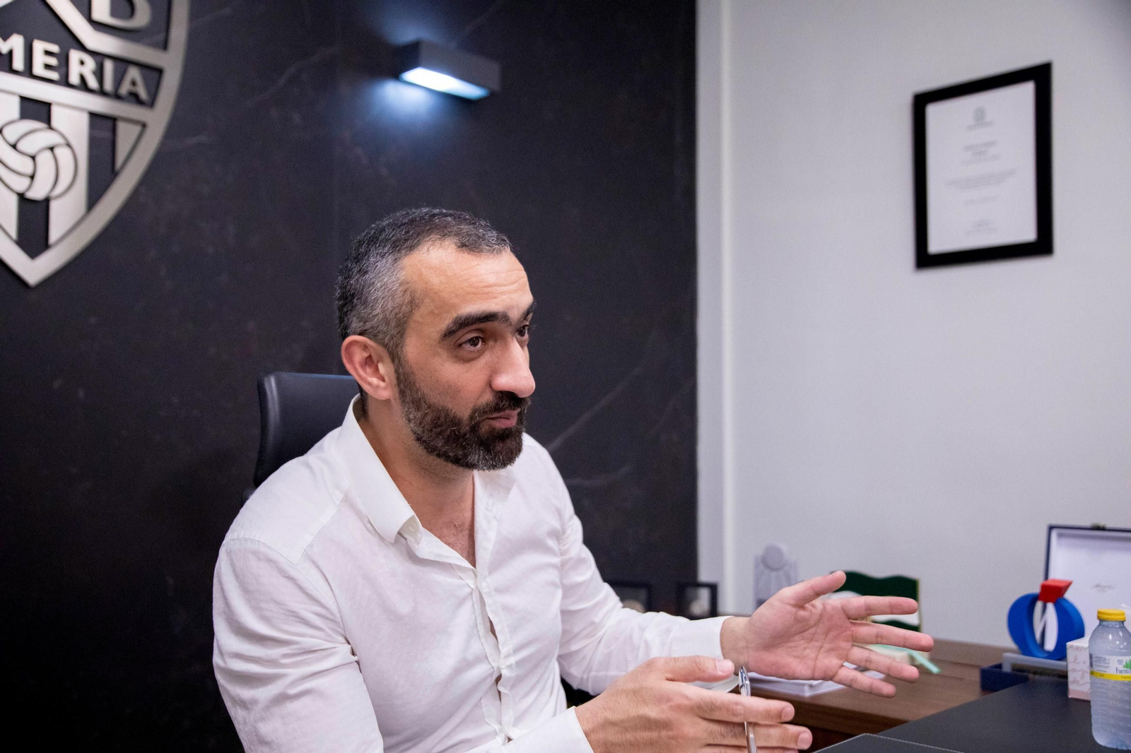 Mohamed El Assy, en su despacho del Estadio de los Juegos Mediterráneos. Mohamed El Assy, en su despacho del Estadio de los Juegos Mediterráneos.