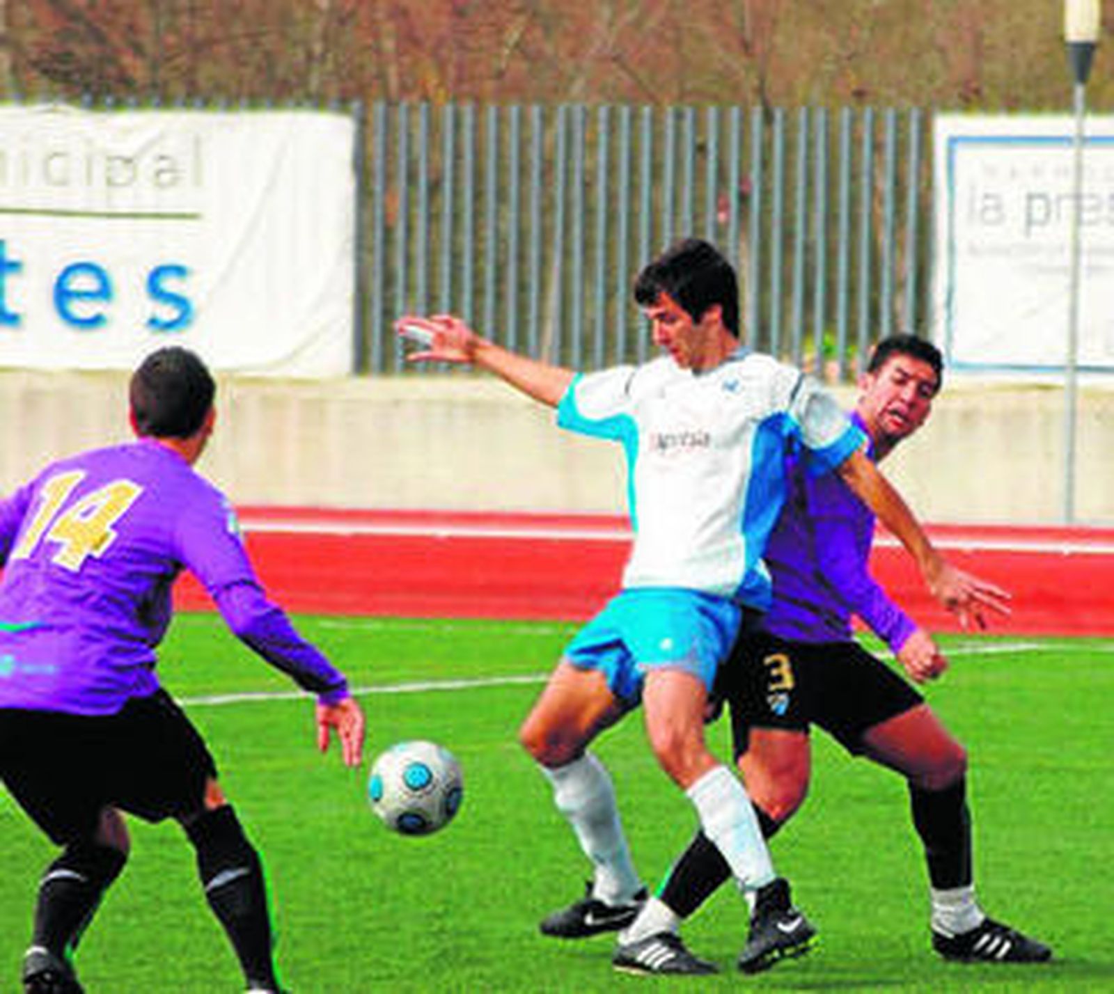 El Loja no mereció encajar el gol por fuera de juego de los malagueños.