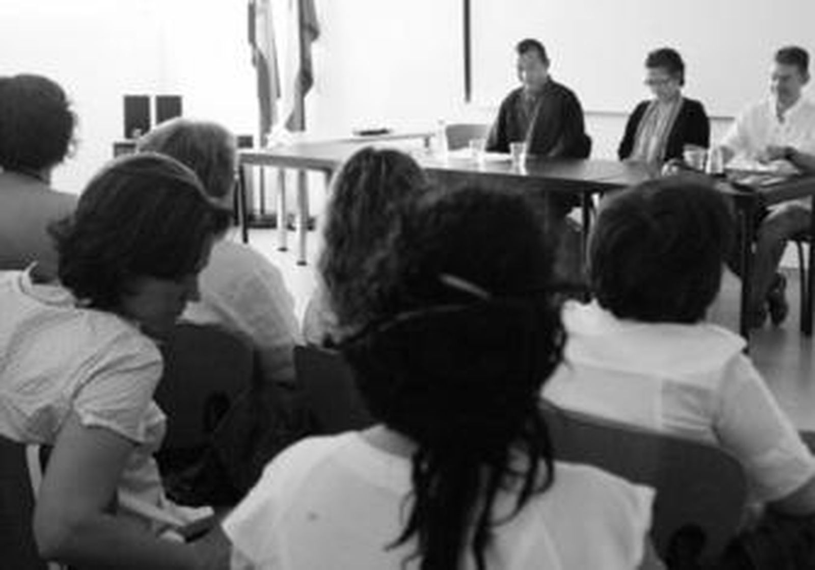 Imagen de la charla ofrecida por un lama tibetano en la Casa de la Juventud.