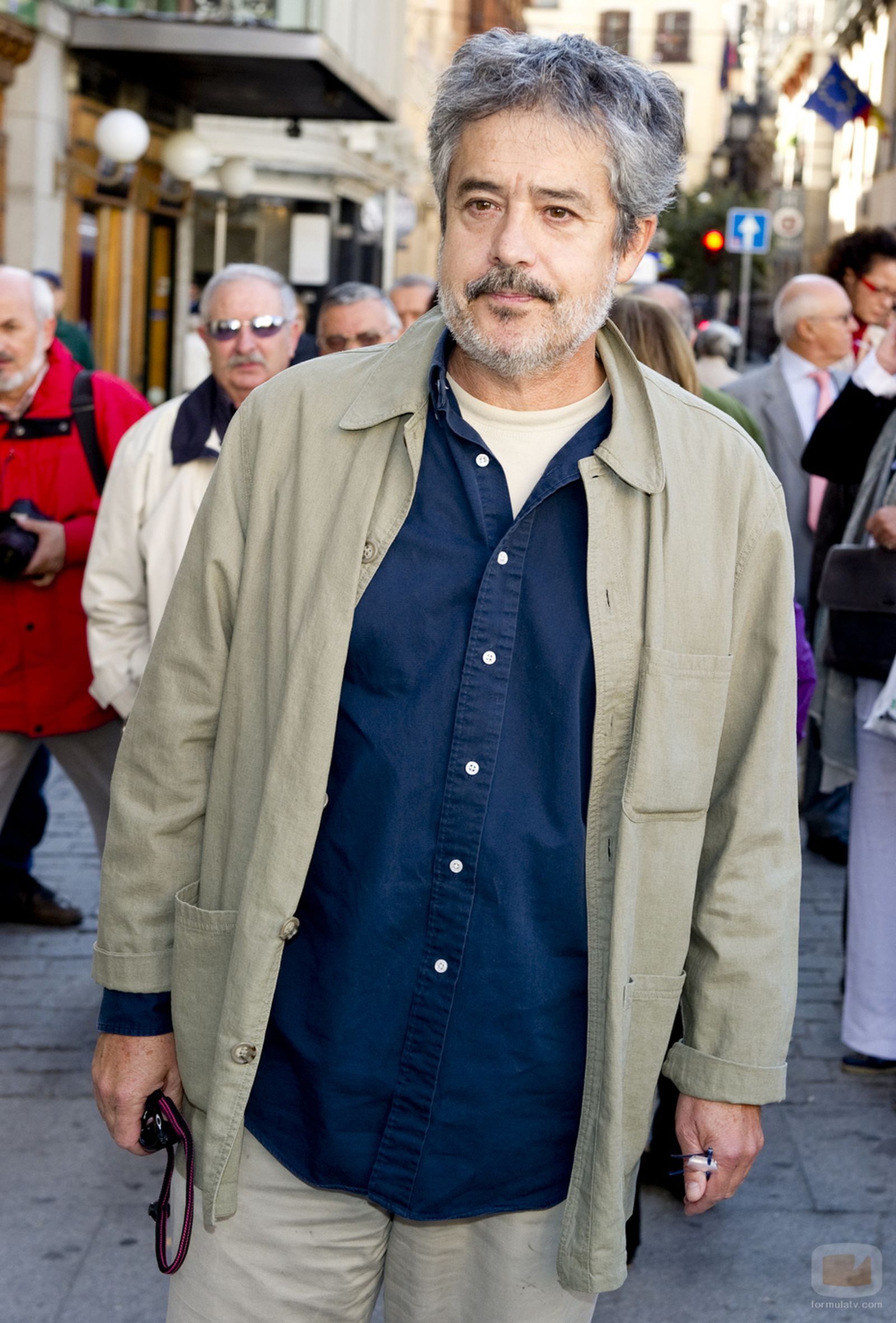 Carlos Iglesias en 2016, al dirigirse a la capilla ardiente de Manuel Alexandre