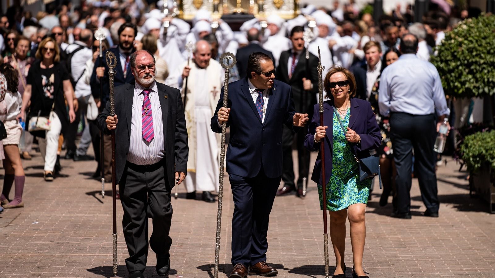Domingo de Resurrección en Lucena: Procesión de Nuestro Padre Jesús Resucitado y Nuestra Señora de los Ángeles, en imágenes