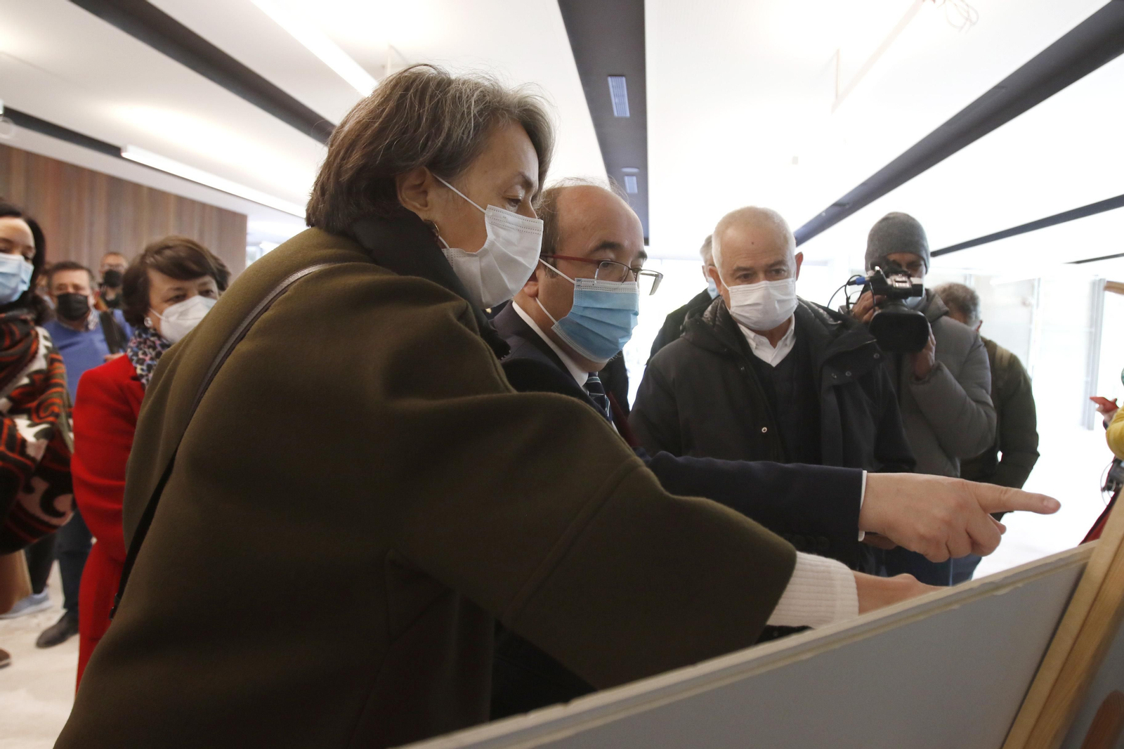 El ministro de Cultura, Miquel Iceta, señala el plano de las instalaciones. El ministro de Cultura, Miquel Iceta, señala el plano de las instalaciones.