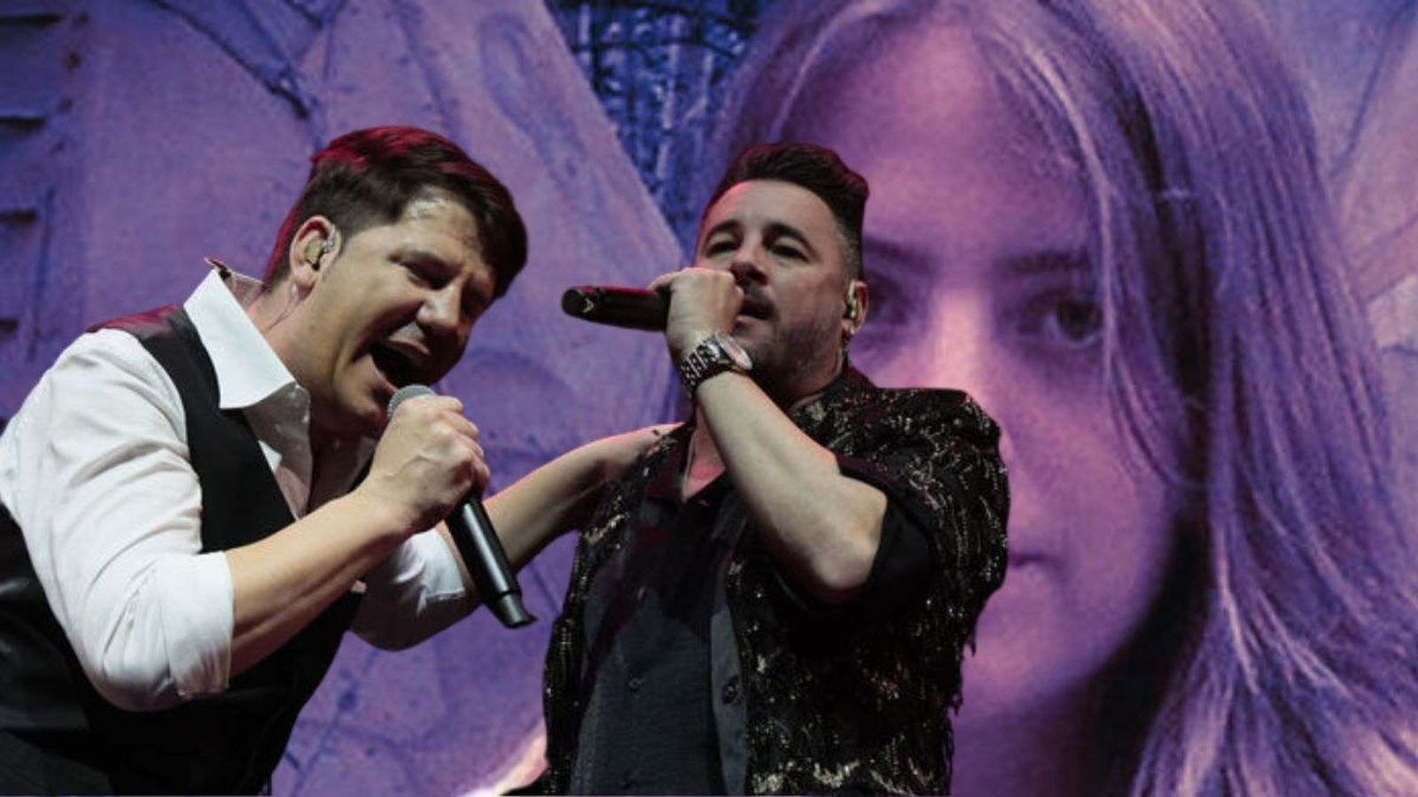 Andy y Lucas recuerdan a Marta del Castillo en su concierto en Sevilla y emocionan a su padre