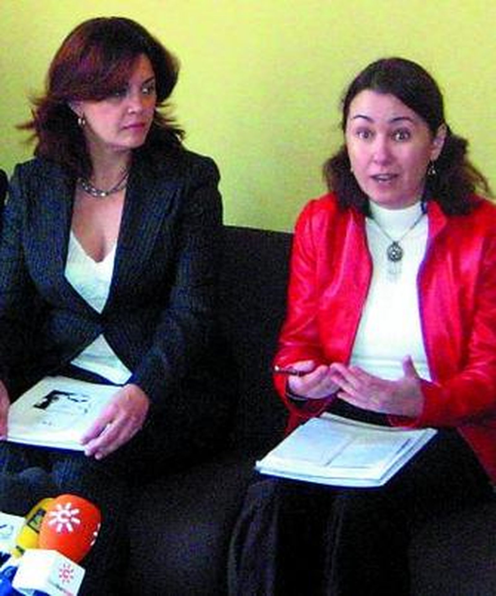 Dolores Barroso junto a Marieta Cantos.