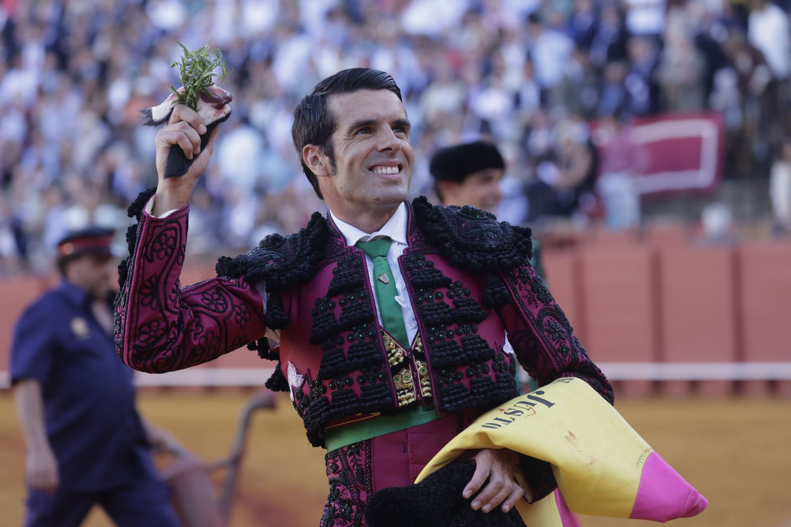 Las imágenes de la corrida de los Victorinos en la Maestranza de Sevilla