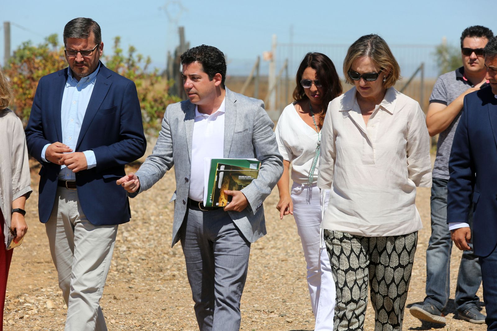 Visita de autoridades al Dolmen de Soto en imágenes