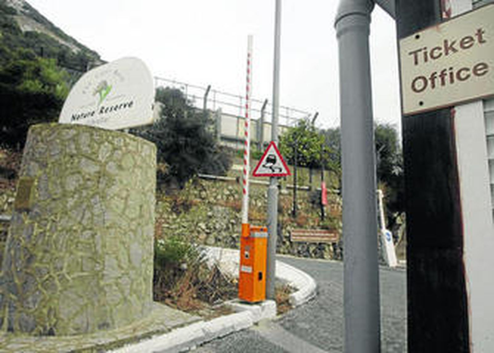 Imagen tomada ayer del acceso a la reserva natural 'Upper Rock'.