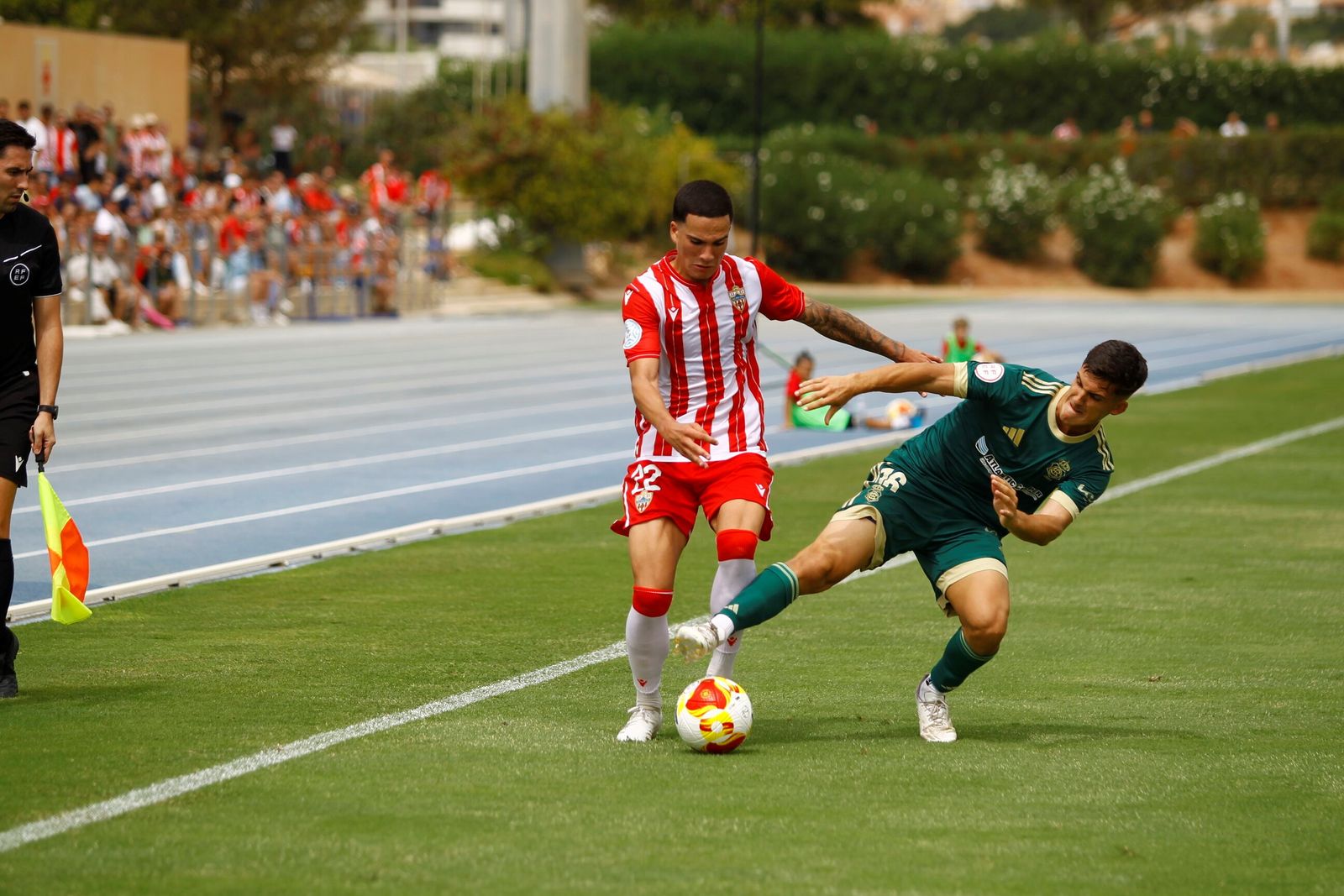 Un lance del Almería B-Recreativo de la primera vuelta en el Anexo a los Juegos Mediterráneos.