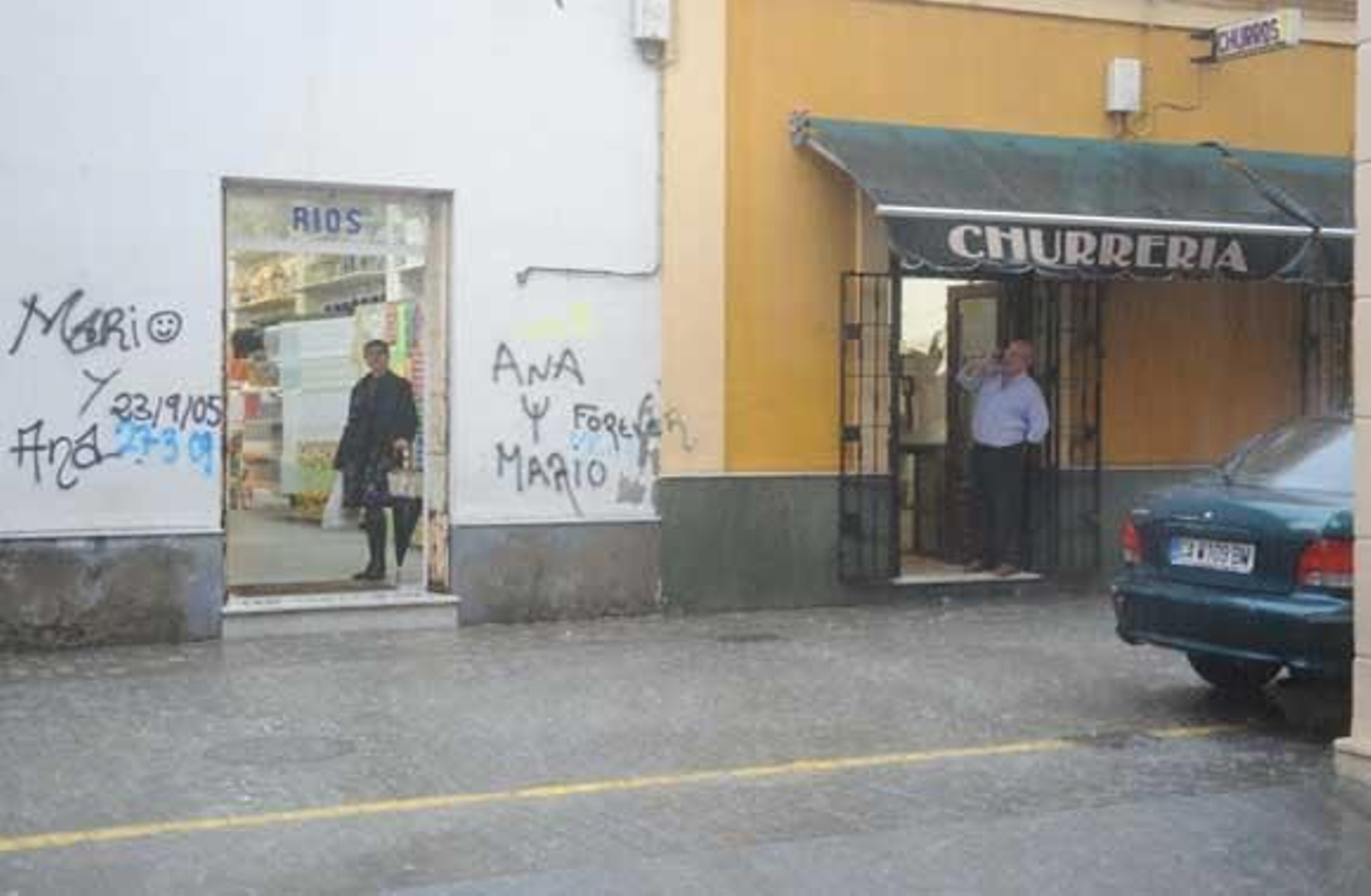 La intensa lluvia caída durante el fin de semana obligó a cortar el tráfico de acceso a Chiclana. En San Fernando, el agua alcanzó el metro de altura en la Venta de Vargas.

Foto: Sonia Ramos-Elias Pimentel